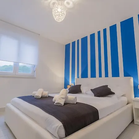 Lux ماكارسكا